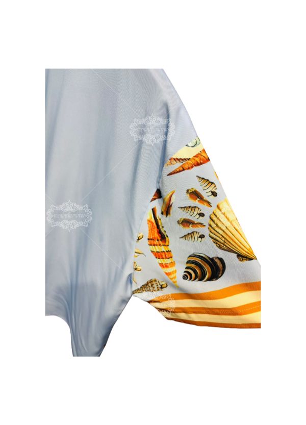 &Aacute;o sơ mi in h&igrave;nh vỏ s&ograve; biển m&agrave;u xanh nhạt | Khu nghỉ dưỡng ngắn cổ điển