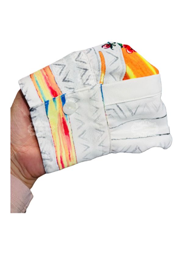 &Aacute;o thun Luxe Crest tự nhi&ecirc;n m&agrave;u trắng xanh | Ph&ograve;ng trưng b&agrave;y sang trọng