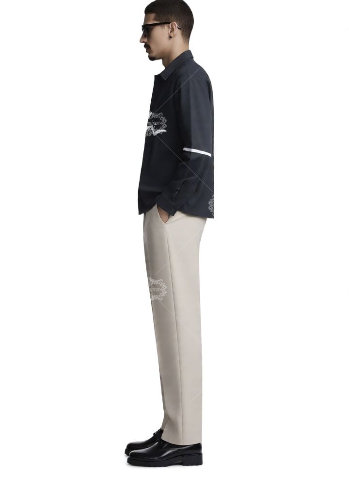 &Aacute;o sơ mi c&oacute; biểu tượng chữ AMIRI m&agrave;u đen | V&ograve;ng cổ giải tr&iacute;