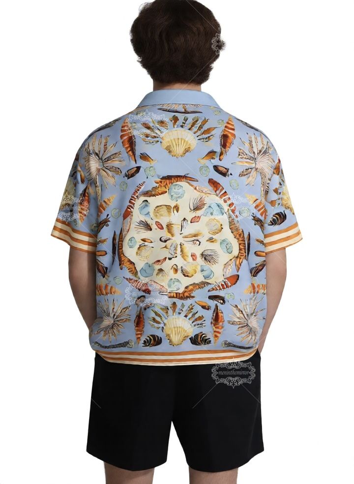 &Aacute;o sơ mi in h&igrave;nh vỏ s&ograve; biển m&agrave;u xanh nhạt | Khu nghỉ dưỡng ngắn cổ điển