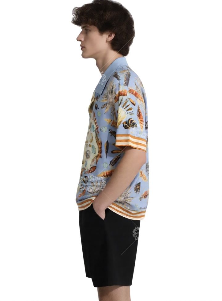 &Aacute;o sơ mi in h&igrave;nh vỏ s&ograve; biển m&agrave;u xanh nhạt | Khu nghỉ dưỡng ngắn cổ điển